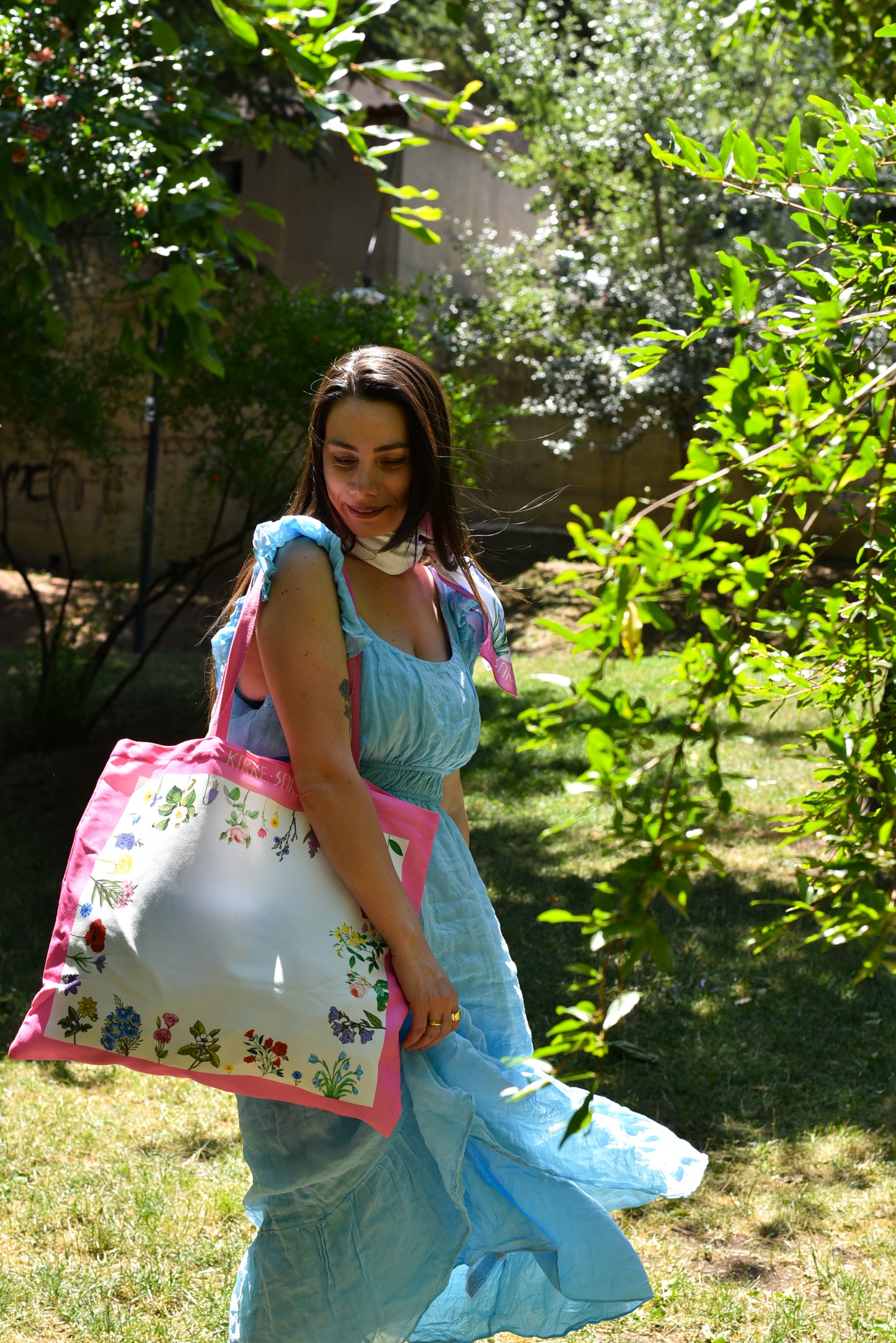 Eco-friendly tote bag Kirke Garden of Flowers side view