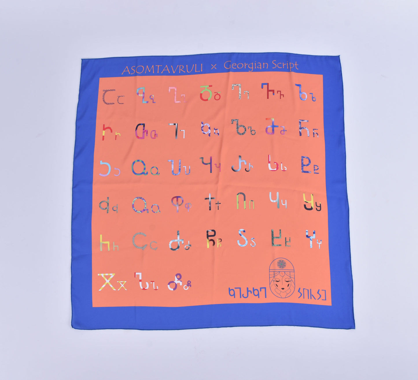 კირკეს აბრეშუმის შარფი ასომთავრული ანბანით – სრული ხედით