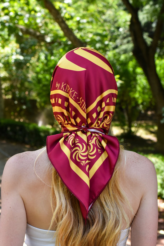 თავზე გაკეტებული კირკეს აბრეშუმის შარფი „ბორჯღალი“ – უკნიდან