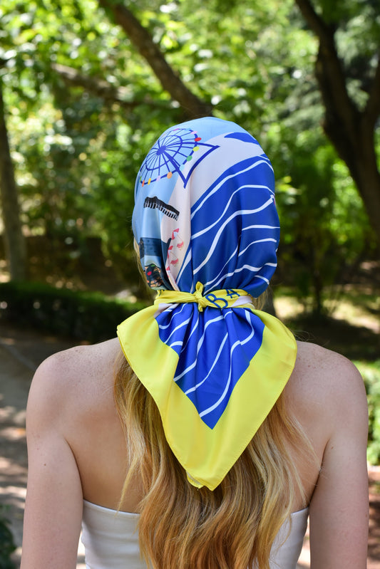 თავზე გაკეთებული კირკეს აბრეშუმის შარფს „ბათუმი“ - უკნიდან