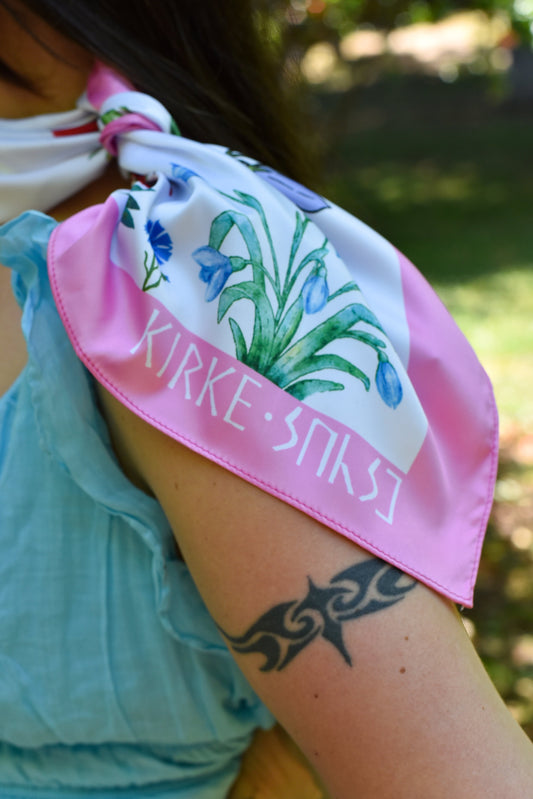 კირკეს აბრეშუმის შარფი - კირკეს ბაღის ყვავილები - ახლო ხედით