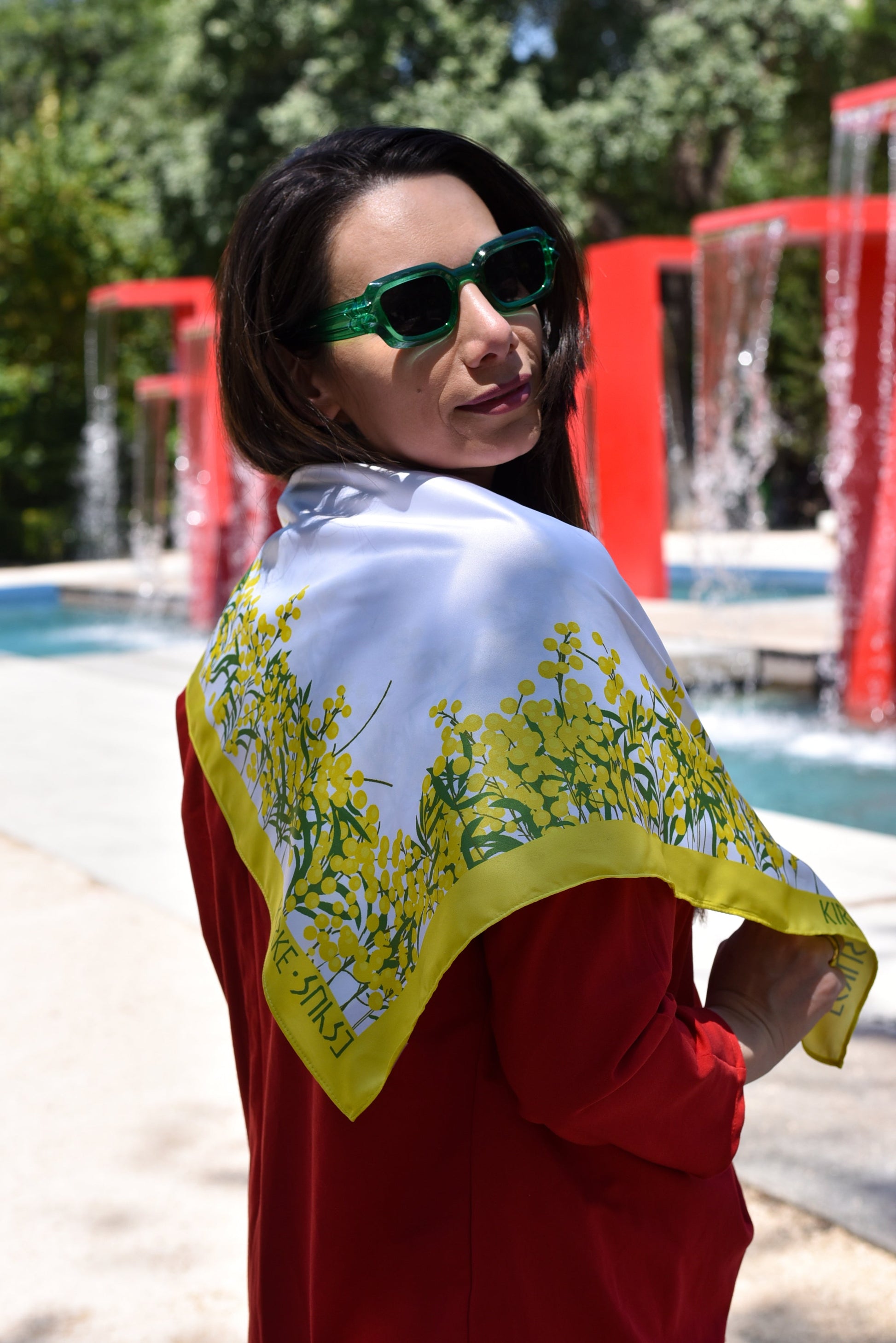 მხარზე შემოფარებული კირკეს აბრეშუმის შარფი „აფხაზური მიმოზა“ 