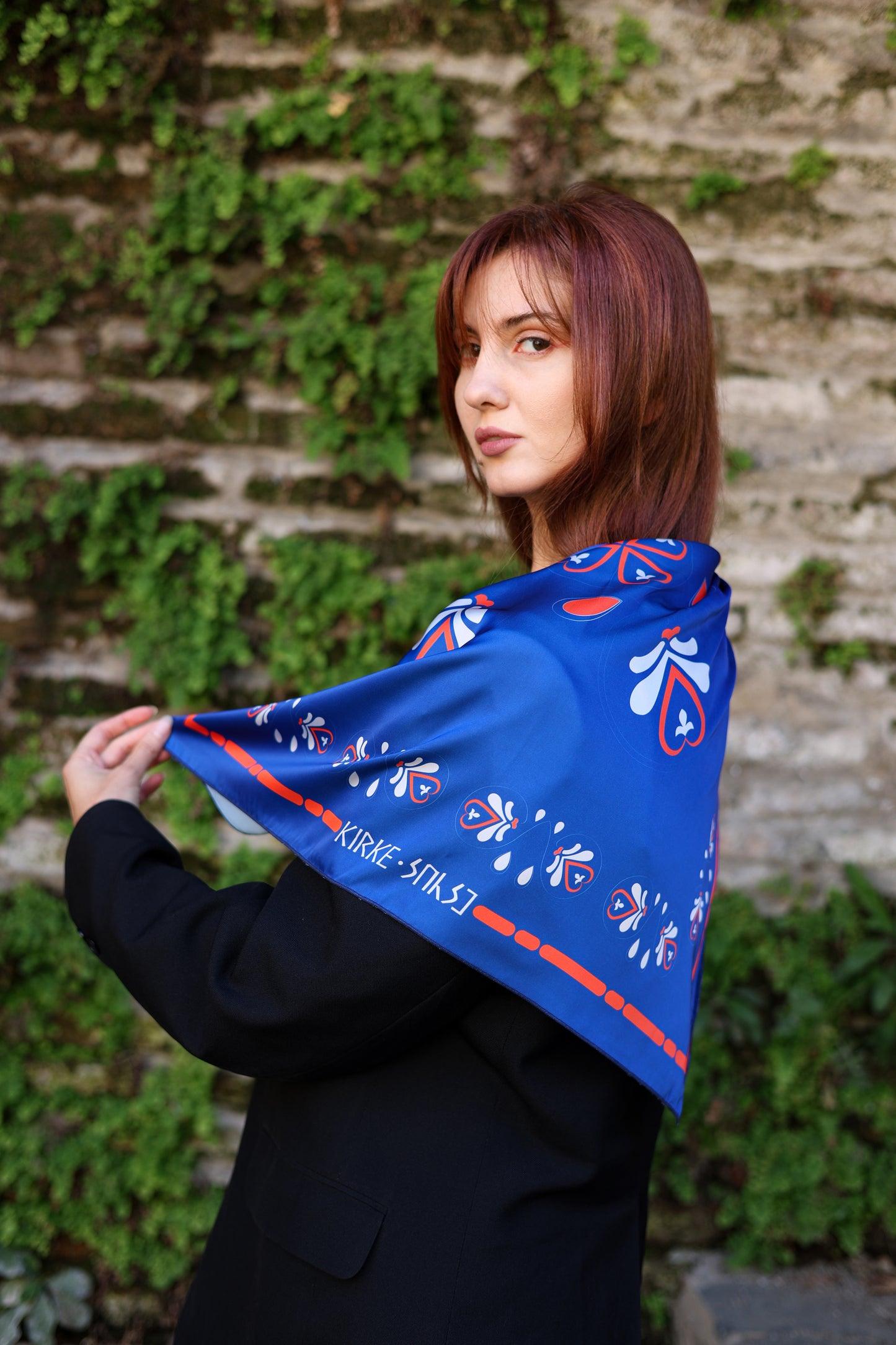 აბრეშუმის ყელსახვევი - ფერადი ქართული ორნამენტი