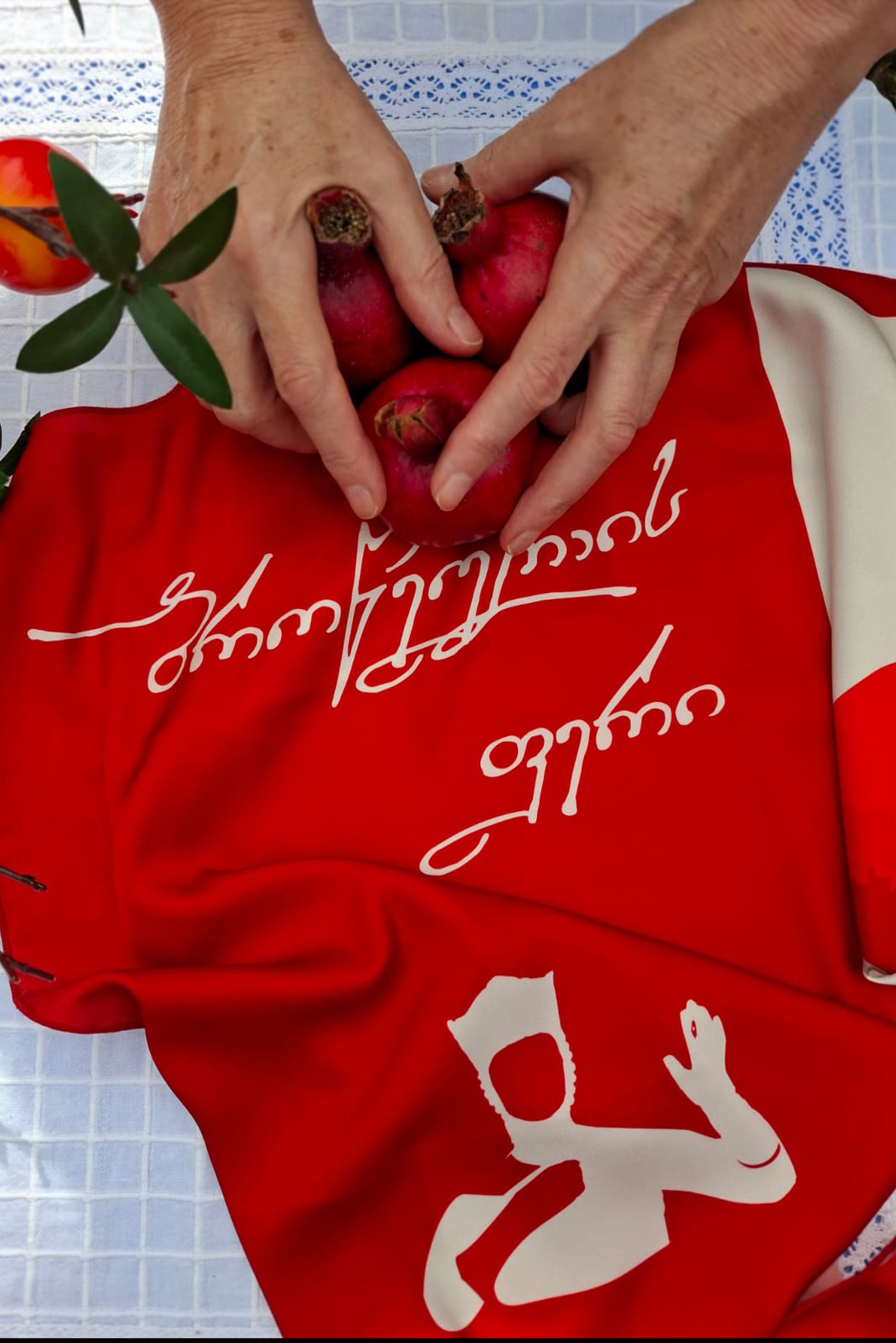 აბრეშუმის შარფი ბროწეულის ფერი – კირკე