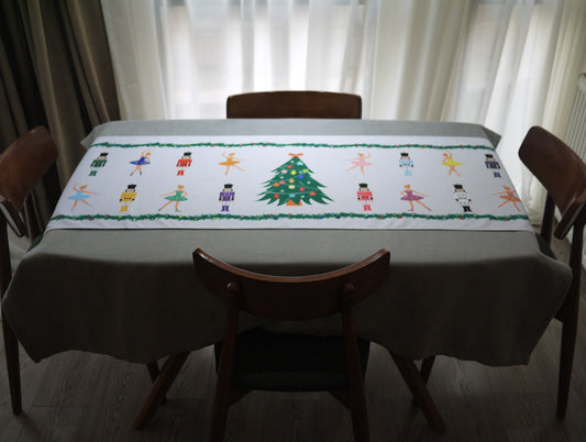 "ახალი წლის სუფრის რანერი – მაკნატუნები, ბალერინები და ნაძვის ხე”