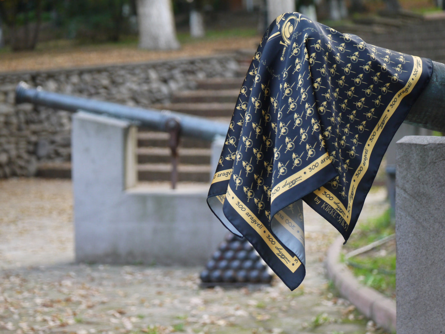 აბრეშუმის ყელსახვევი - 300 არაგველი