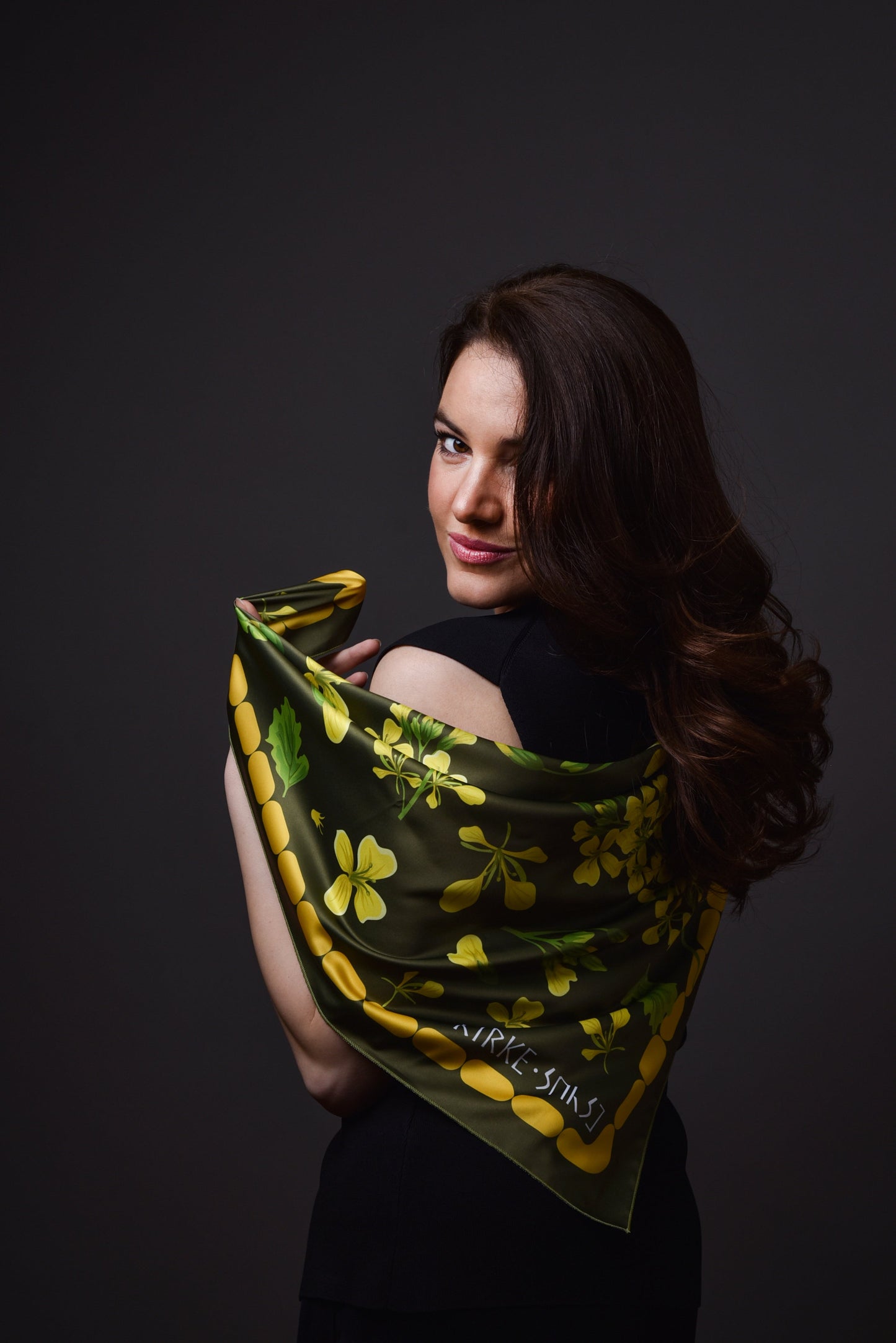 კირკეს აბრეშუმის შარფი - აფხაზური მიმოზა – დახვეწილი და ელეგანტური დიზაინი