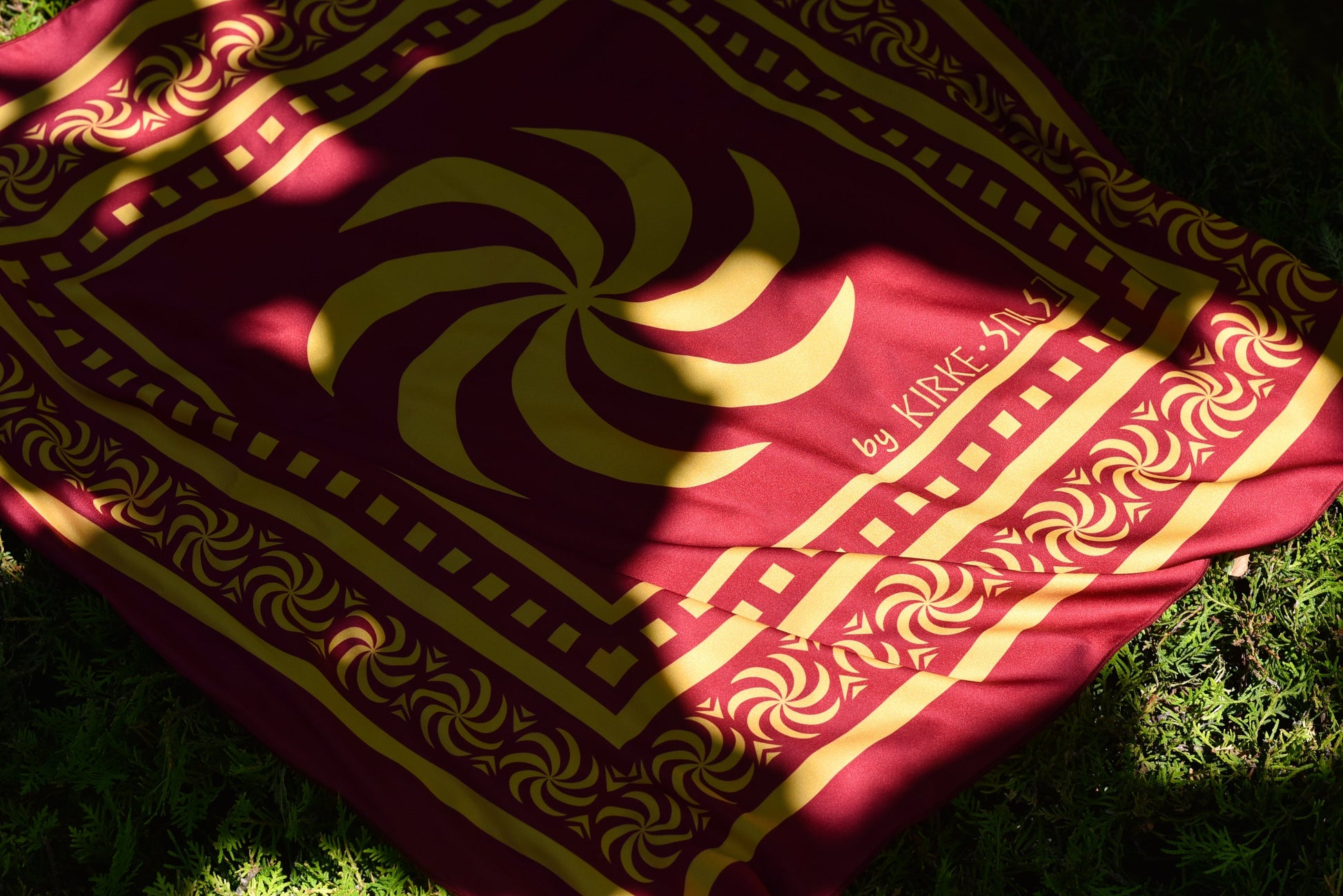 კირკეს აბრეშუმის შარფი „ბორჯღალი“ – ახლო ხედით, ტრადიციული სიმბოლიკით