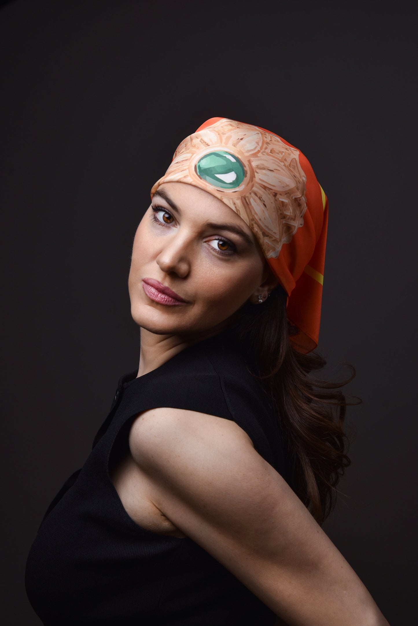 თავზე გაკეთებული კირკეს აბრეშუმის შარფი „კოლხი ქალი“ 