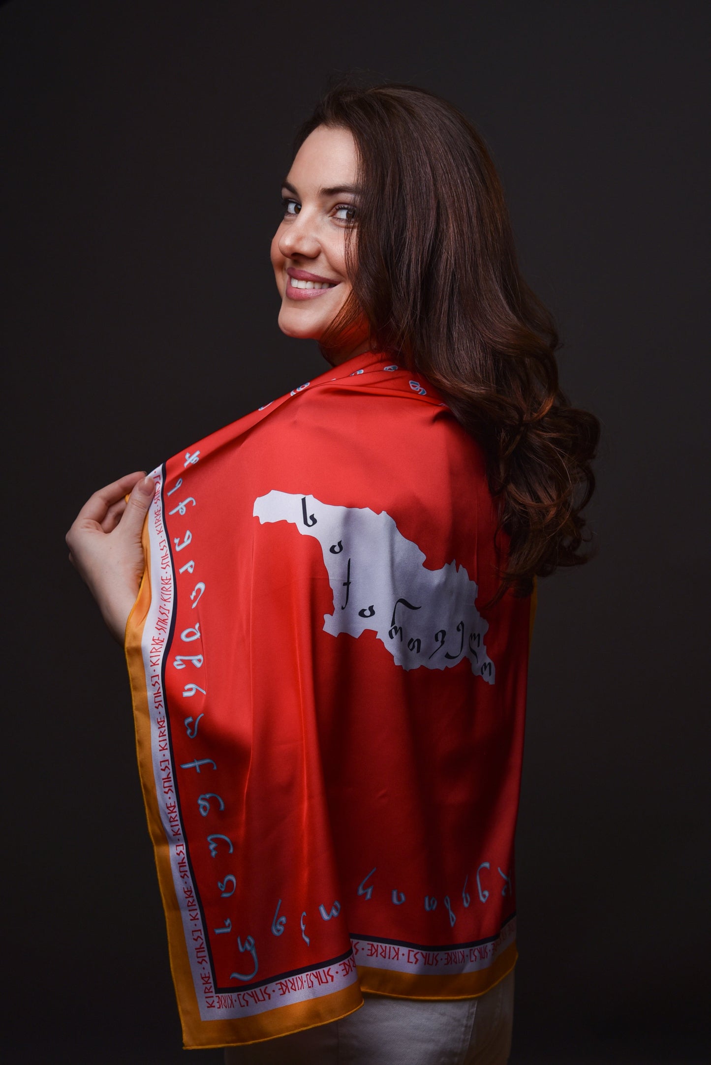 მხარზე მოფარებული კირკეს აბრეშუმის შარფი „საქართველო“ 