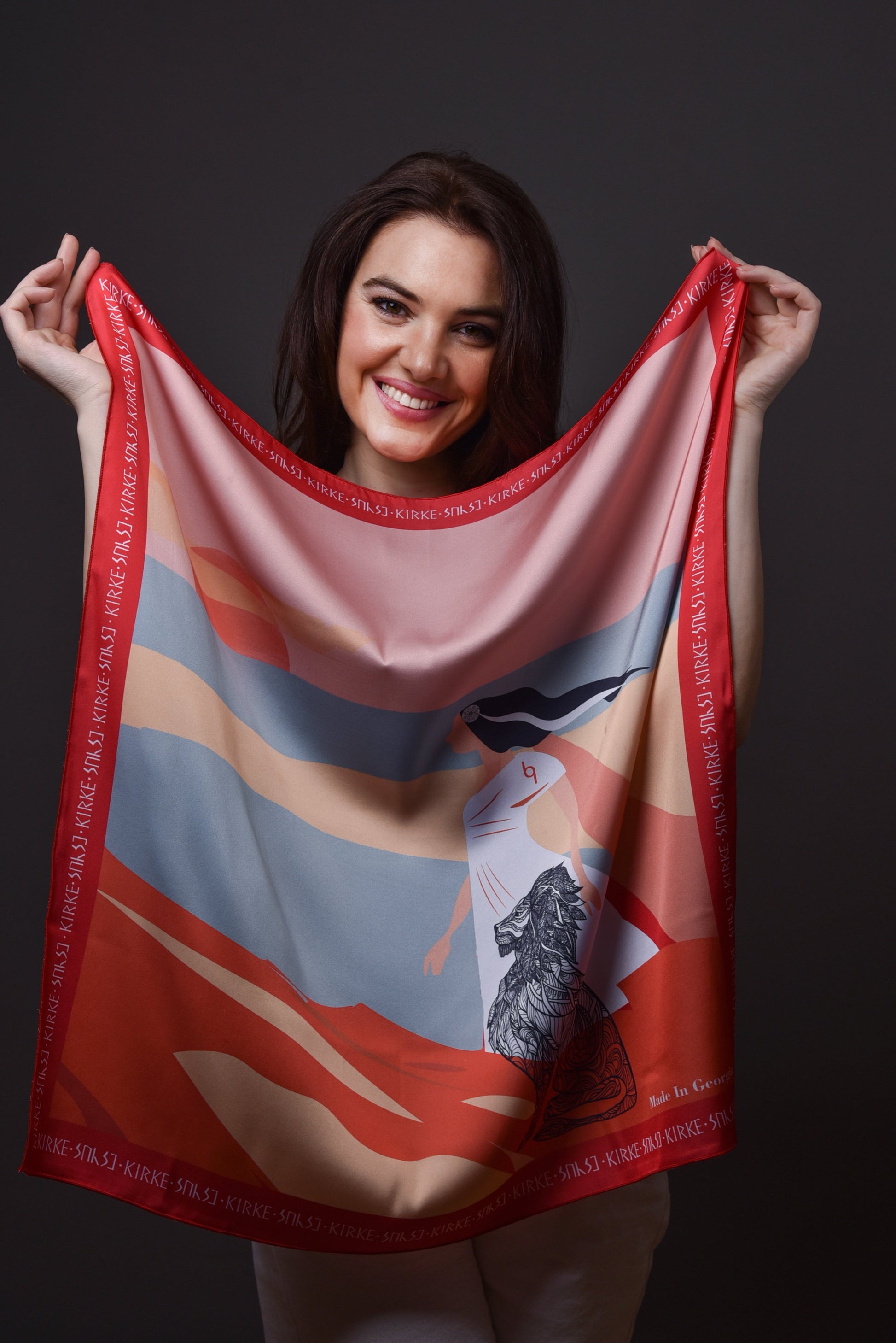 კირკეს აბრეშუმის შარფი სრულად გადაშლილი – კირკე და ლომი, მითოლოგიური ილუსტრაცია, წინა ხედით